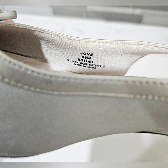 Slingback Pump Heels Jovie Womens Size 8.5 Silver Ballet Toe Bow Front - Picture 5 of 6